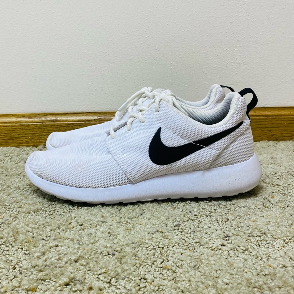 Nike Roshe shoes womens 8